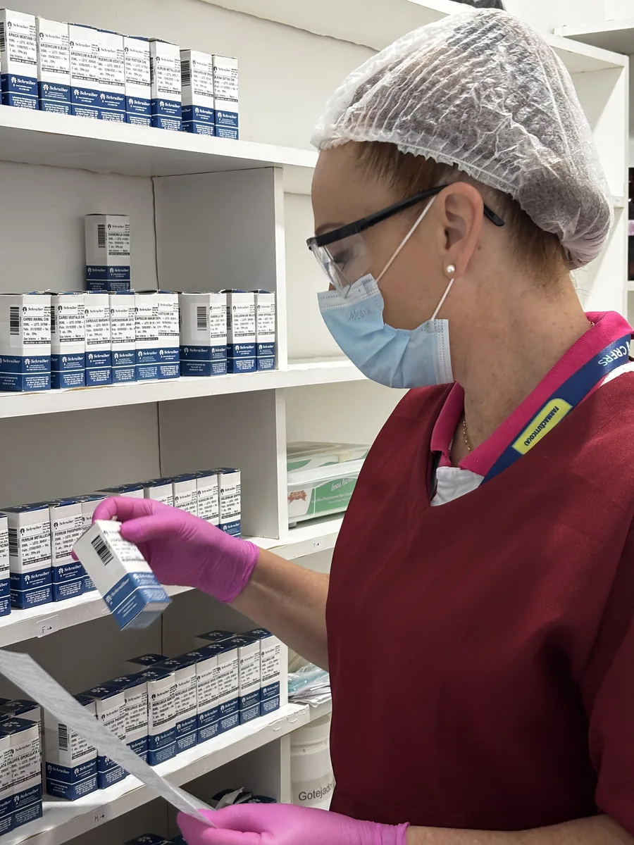 Profissional da Vide Bulla no laboratório